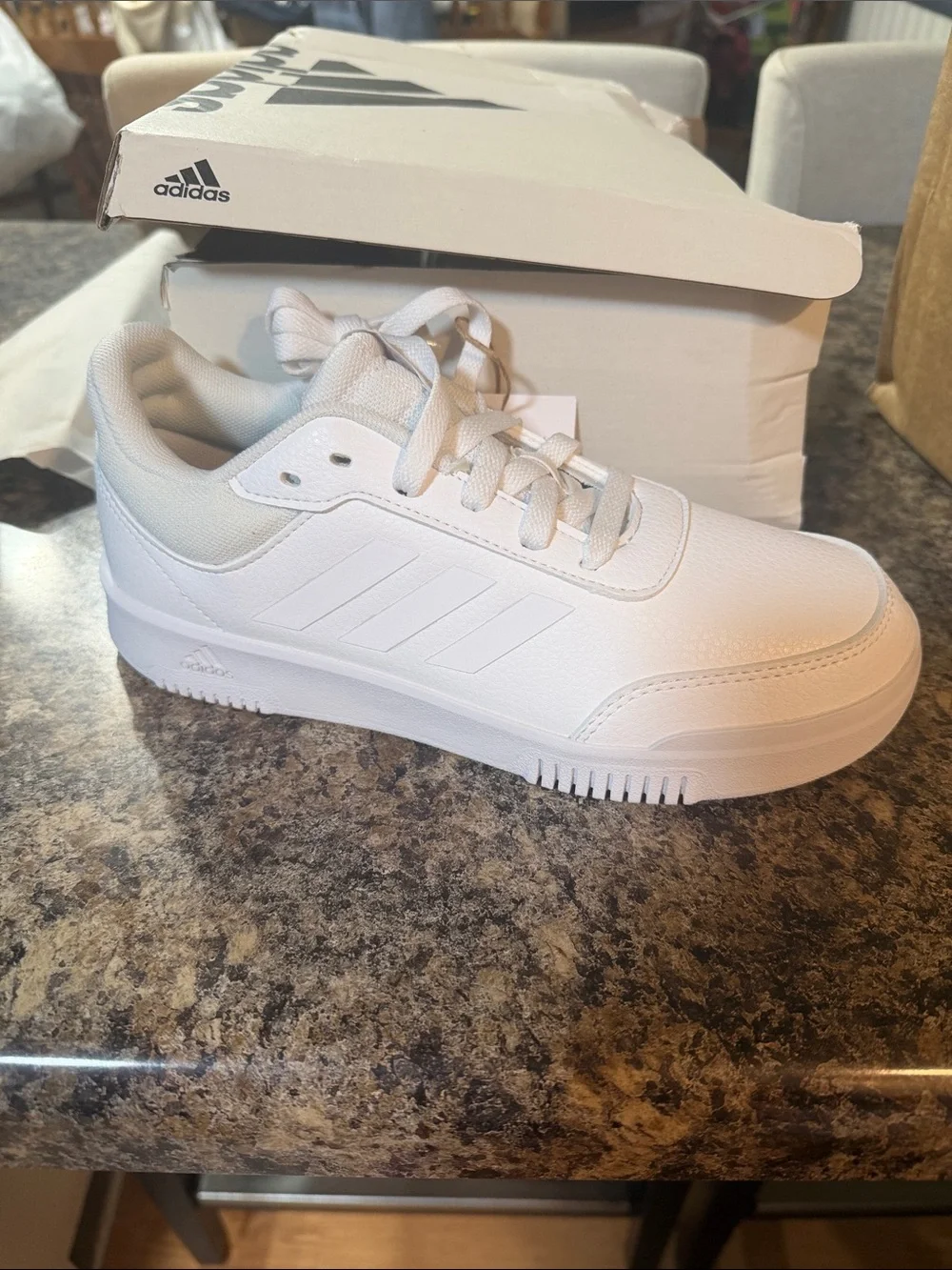 adidas Kids Sz 5 White Low-Top Sneakers